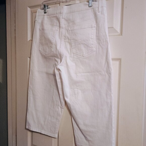 Gloria Vanderbilt Skimmer Capris White, Sz 10, Slimming, Denim, Hi Rise NWOT - Picture 2 of 6